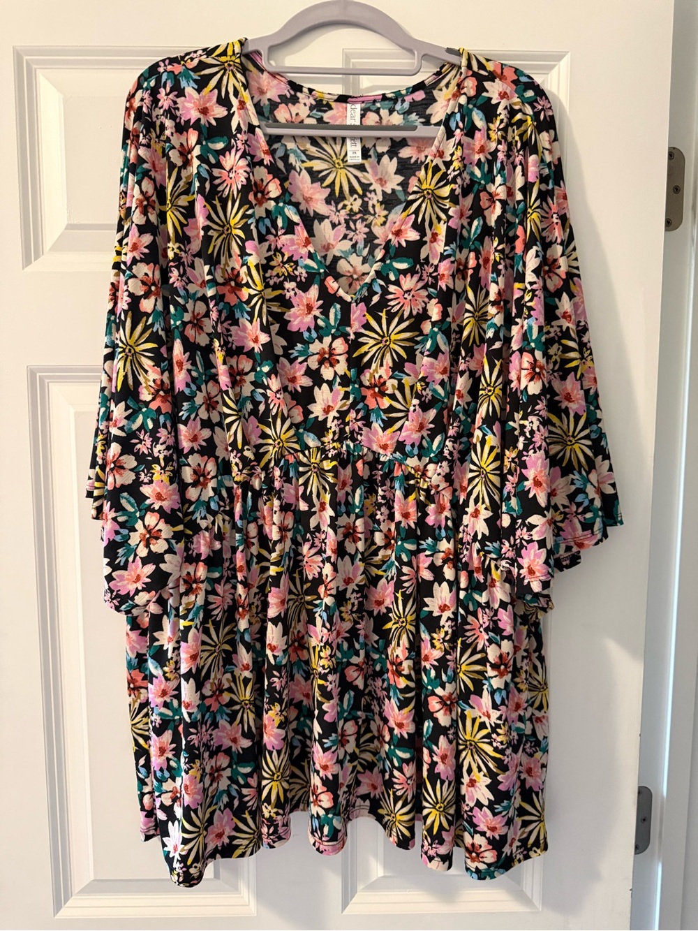 Dear Scarlett Women’s Dearest Dreamer Floral V-Neck Flutter Sleeve Top